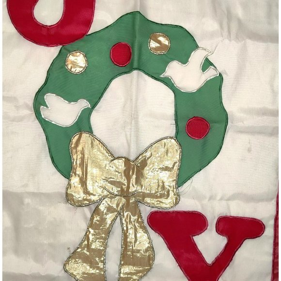 Vintage JOY Red and White 28x40 Holiday Flag Christmas Wreath Shiny Gold Bow - Picture 6 of 14